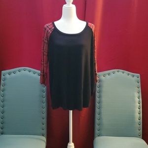 CLOSET SALE!!! Torrid paid sleaved shirt